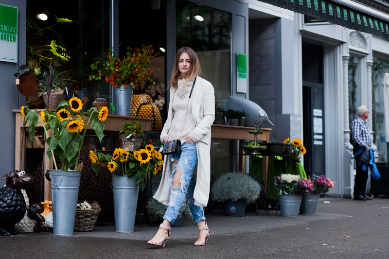 ripped_jeans_calvin_klein_sweater_hm_coat_long